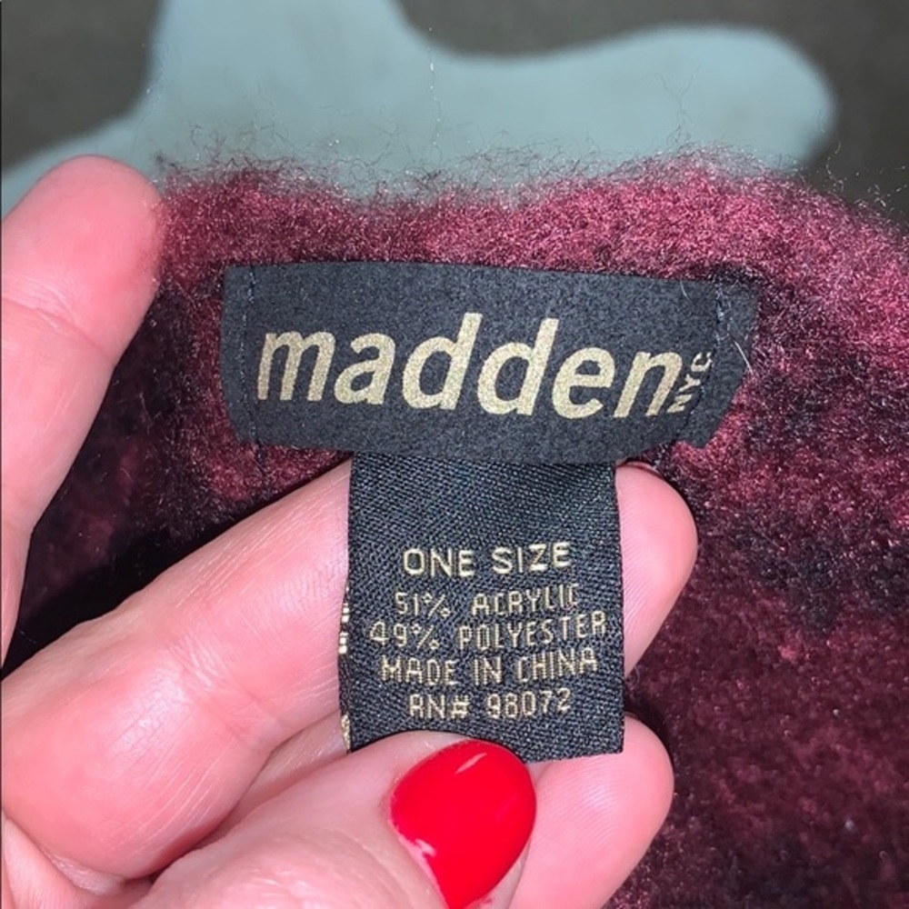 Madden Shawl - Picture 3 of 3